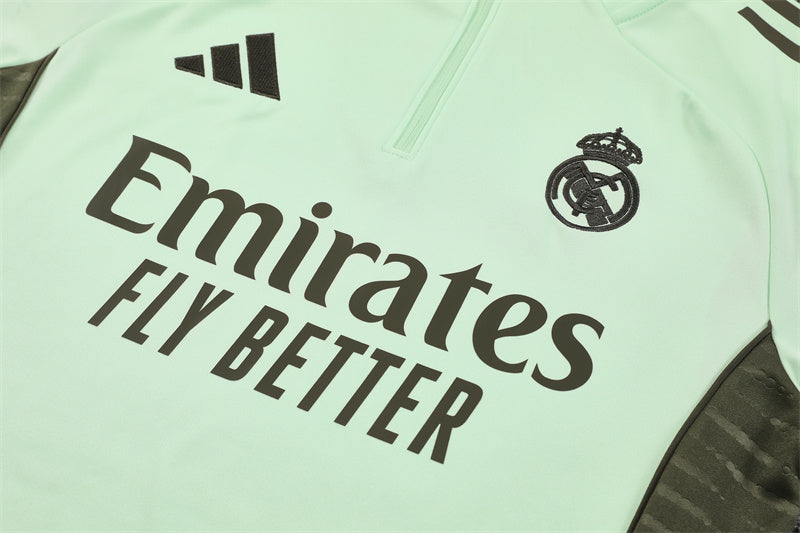 Training Suit Real Madrid 25/26 - Winter - tejido y acabado
