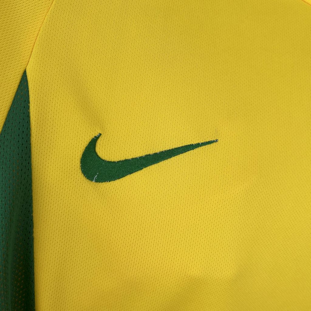 Camiseta Retrô Seleção Brasil 2002/02 Home - vista trasera