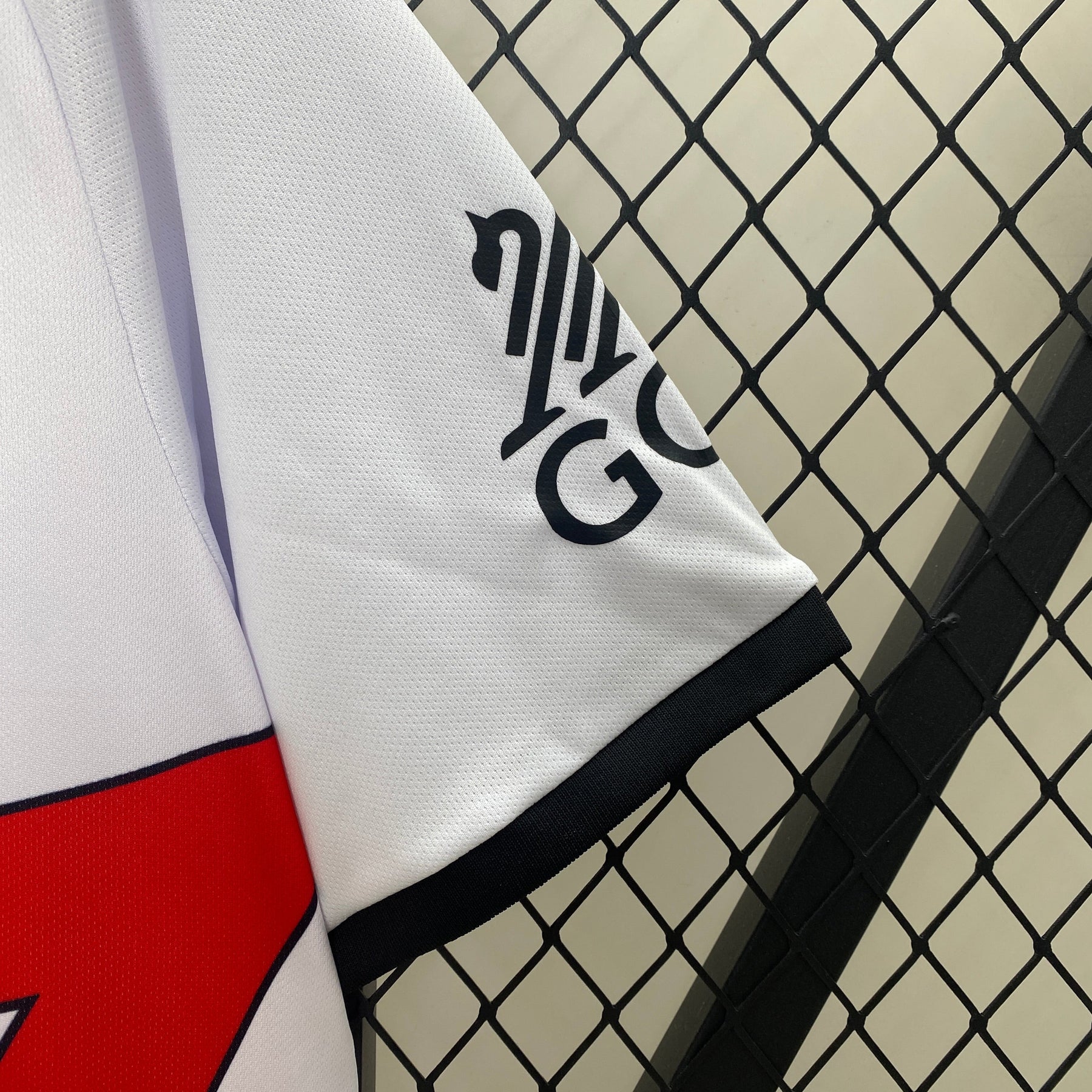 Camiseta do Rayo Vallecano 24/25 Home - detalle de la manga