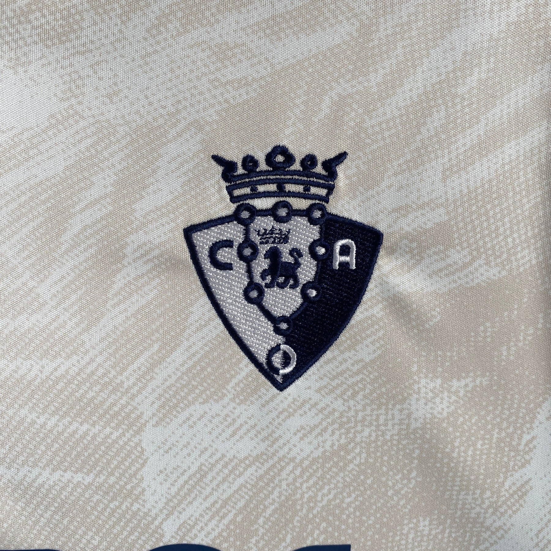 Camiseta do Osasuna 24/25 Away - detalle de la manga