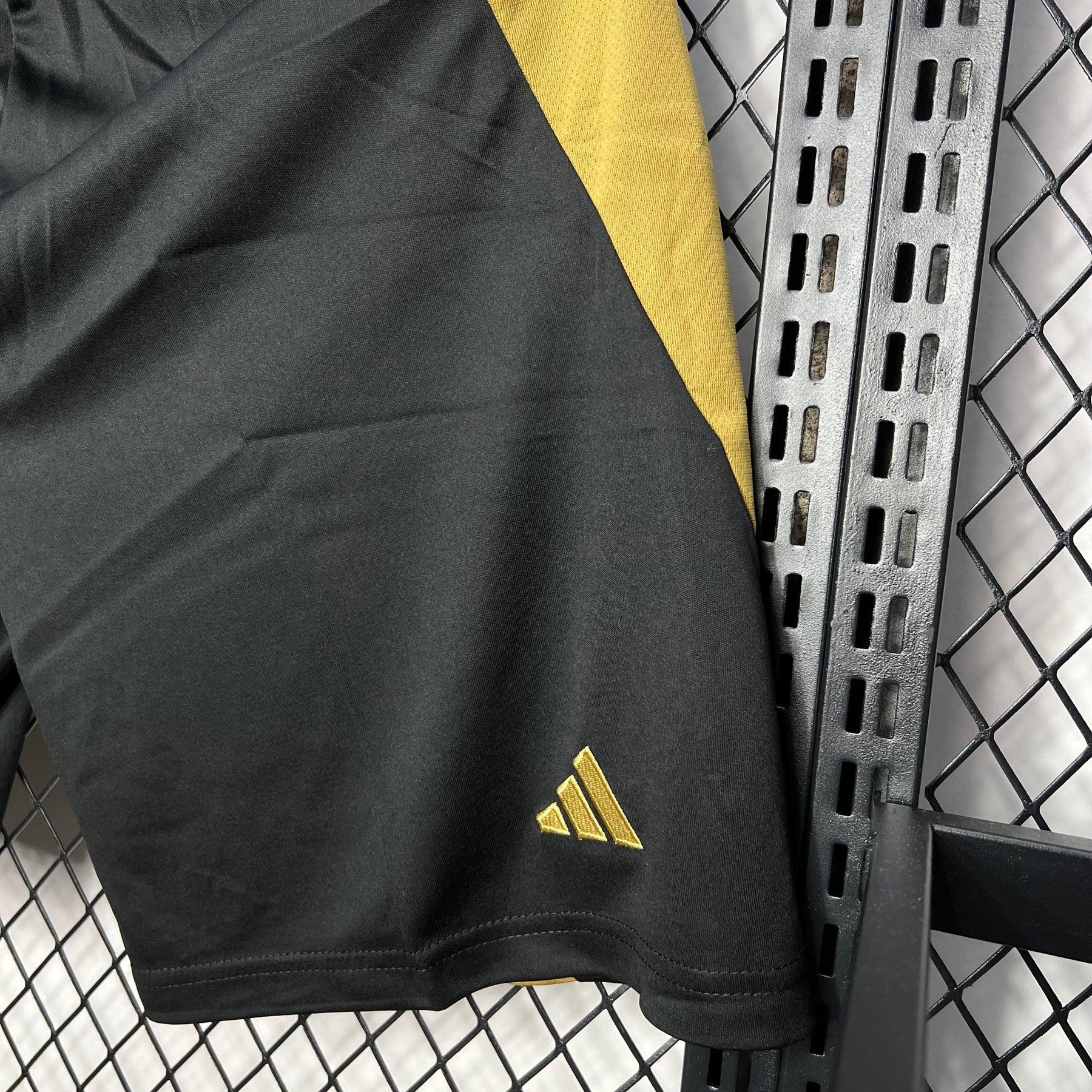 Shorts Bélgica 2024/25 Home - detalle del cuello