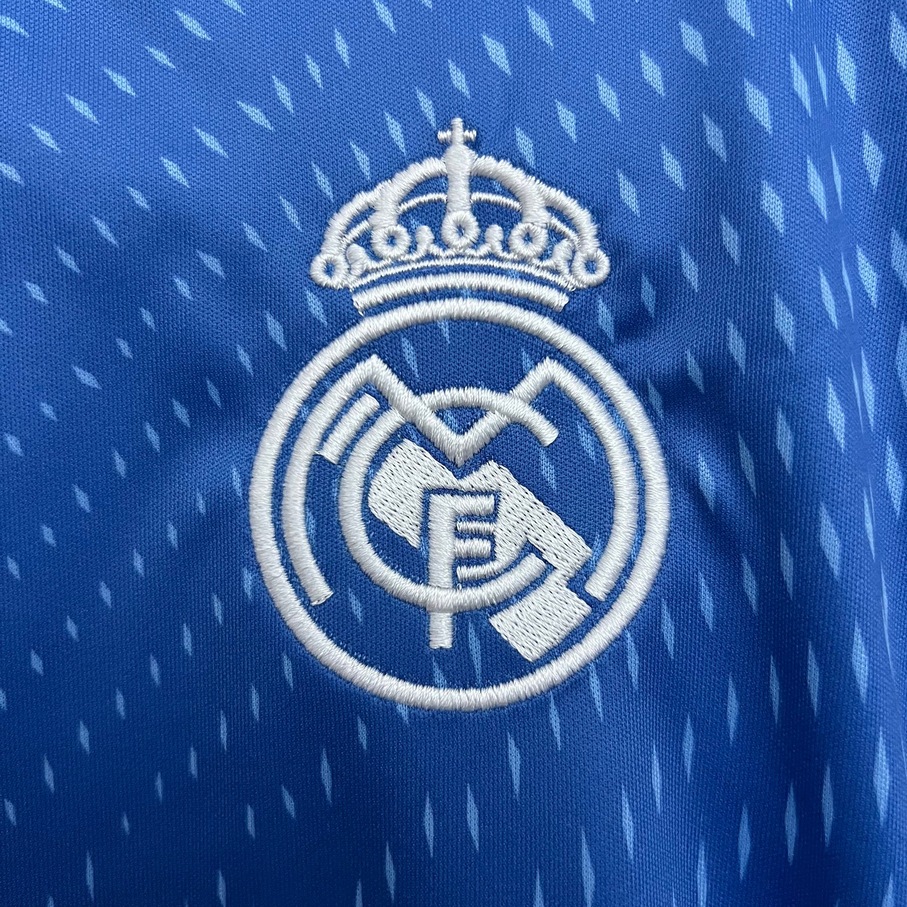 Camiseta Real Madrid 25/26 Special Edition - Azul - detalle de la manga