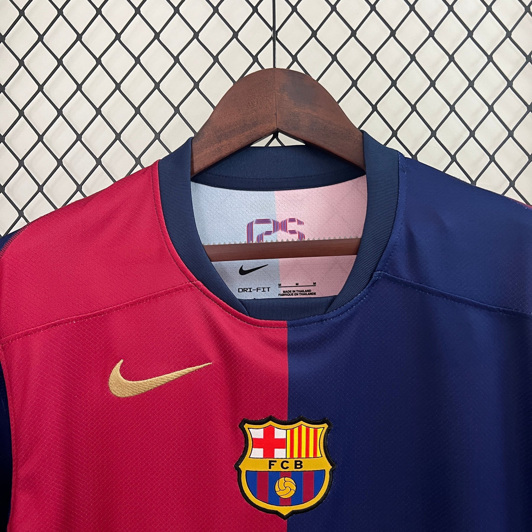 Camiseta Barcelona 24/25 Home I - Cactus Jack - detalle de la manga