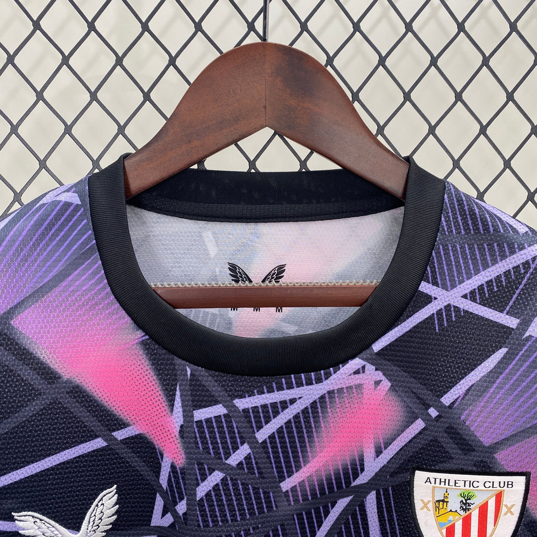 Camiseta Athletic Bilbao 24/25 - Roxo e Rosa - detalle de la manga