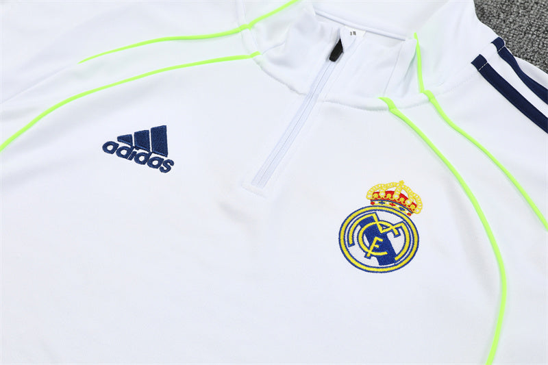 Training Suit Real Madrid 25/26 - Winter - detalle de la manga