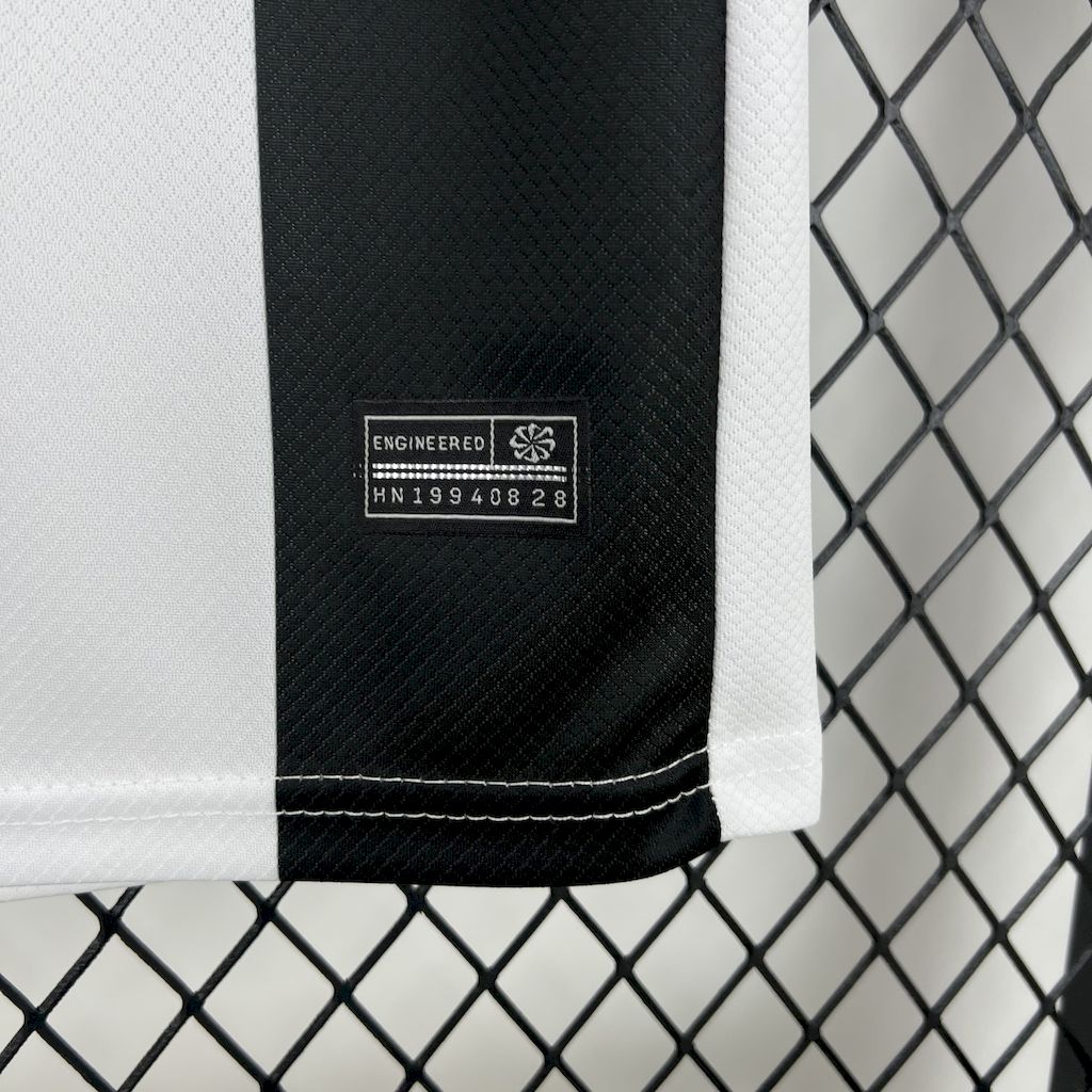 Kids Corinthians 24/25 Third - Preto e Branco - detalle de la manga