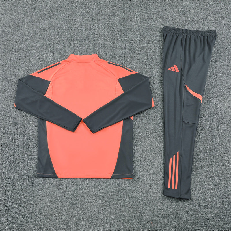 Training Suit Bayern De Munique 25/26 - Winter - detalle del cuello