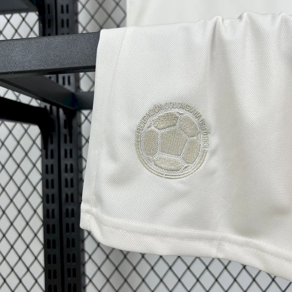 Kids Colômbia 100th Anniversary 24/25 - detalle del cuello