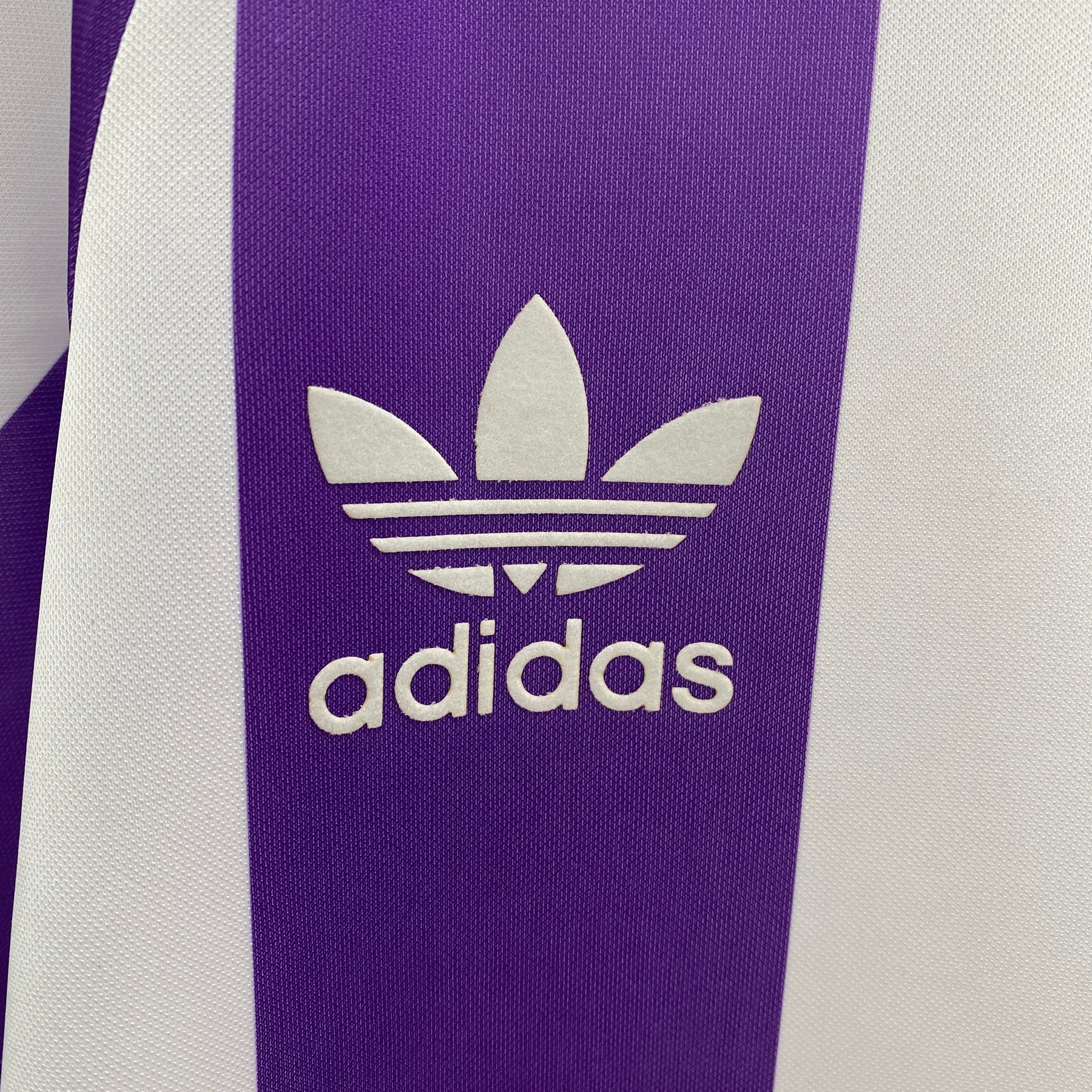 Camiseta Valladolid Retrô 1984 Home - detalle del cuello