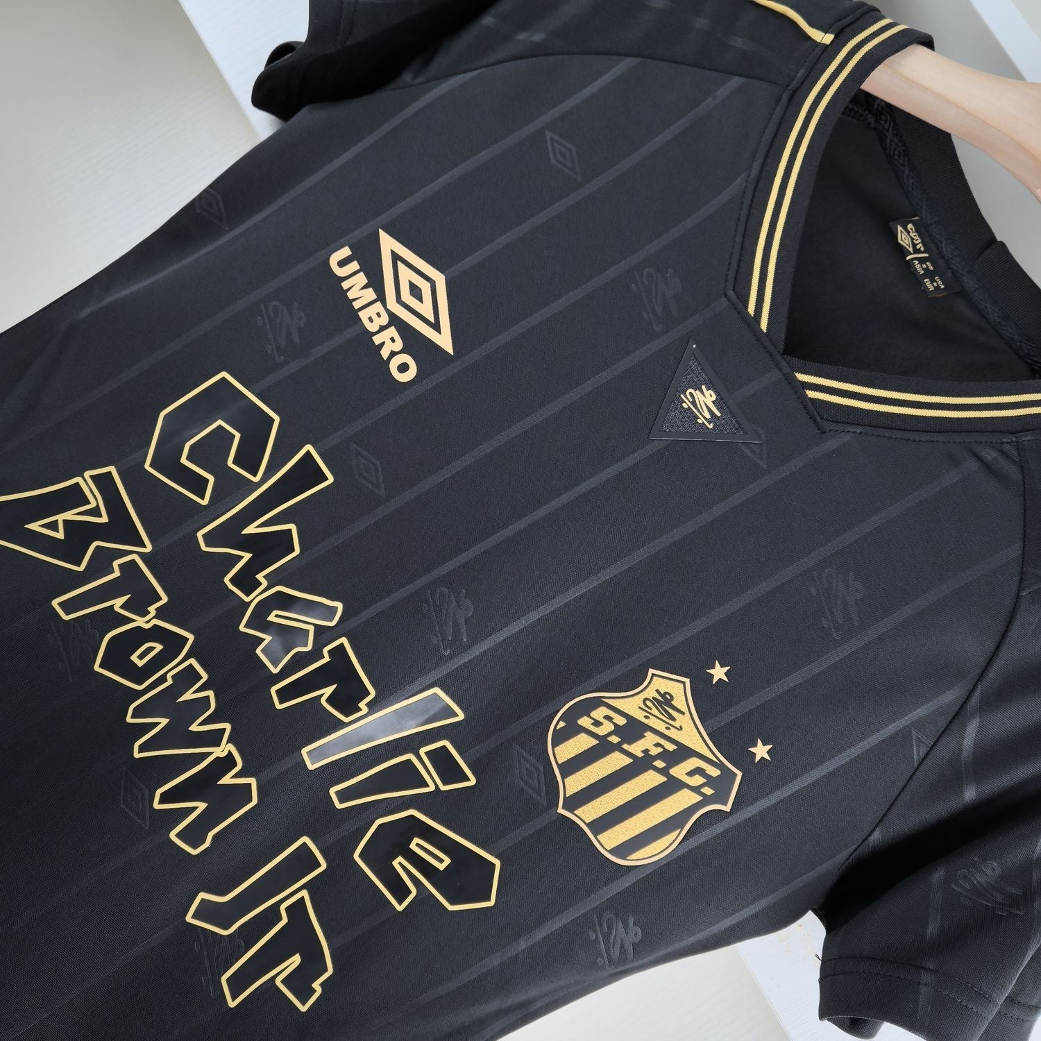 Camiseta do Santos Charlie Brown 24/25 - Femenino - vista trasera