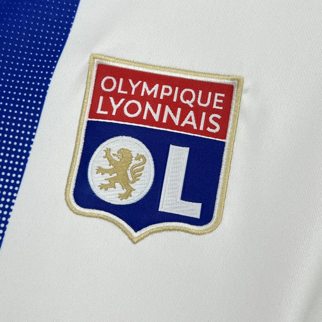 Olympique Lyonnais 24-25 Home - detalle del cuello