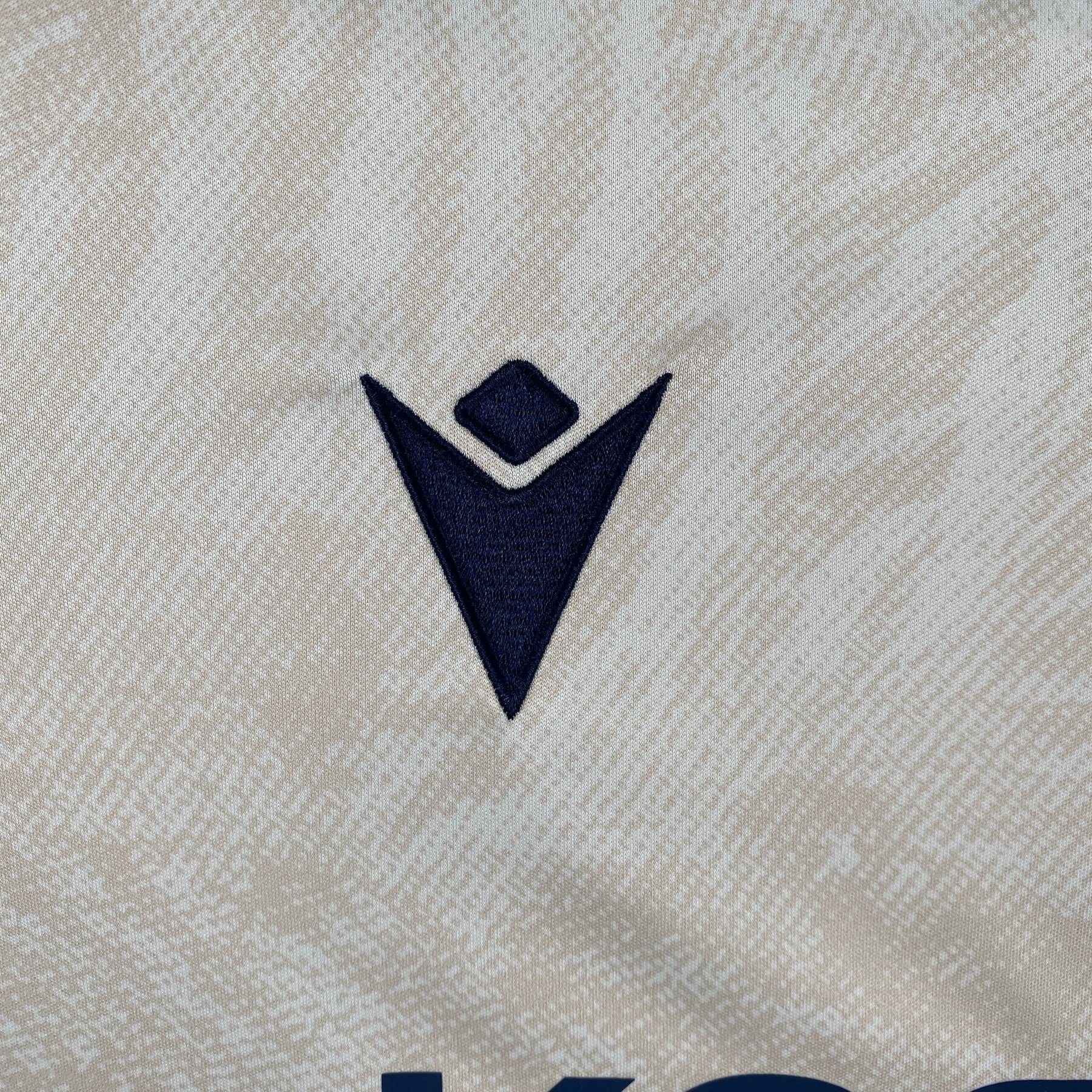 Camiseta do Osasuna 24/25 Away - detalle del cuello