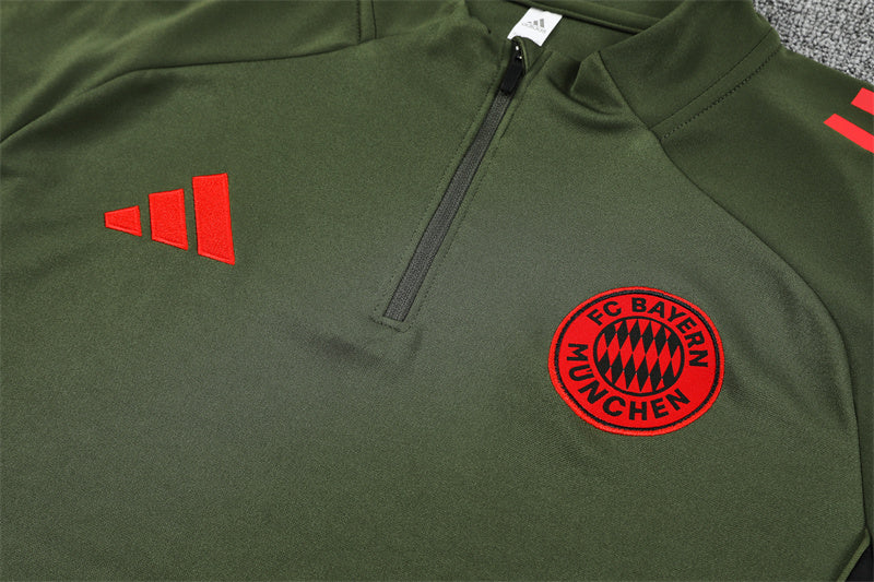 Training Suit Bayern De Munique 25/26 - Winter - detalle del cuello