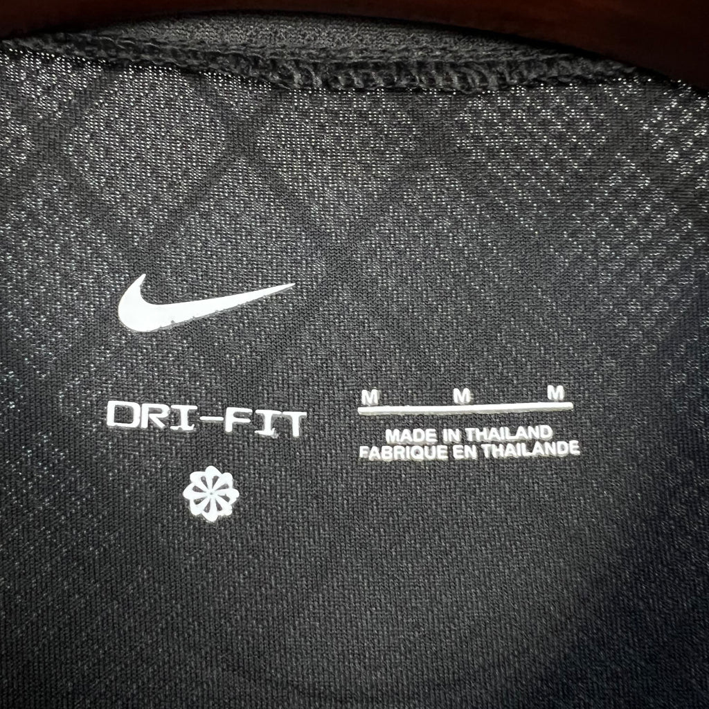 Kids Eintracht Frankfurt 24/25 Away - detalle de la manga