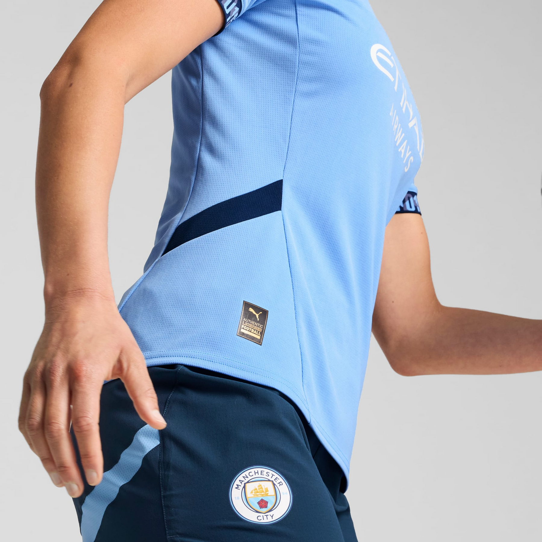 Camiseta Manchester City Femenino 24/25 Home - detalle de la manga