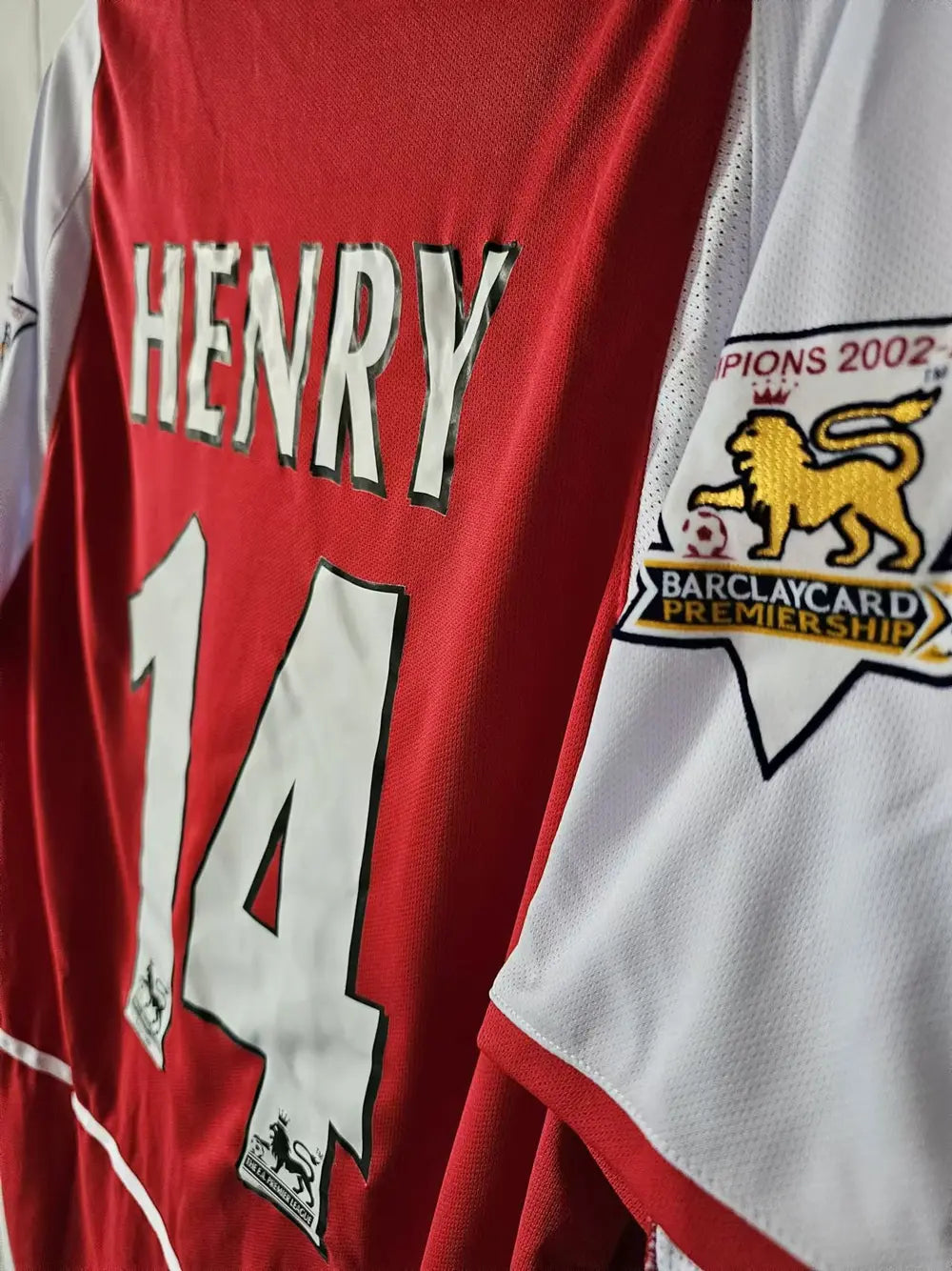 Camiseta Henry Arsenal 02-03 Legend - detalle del cuello