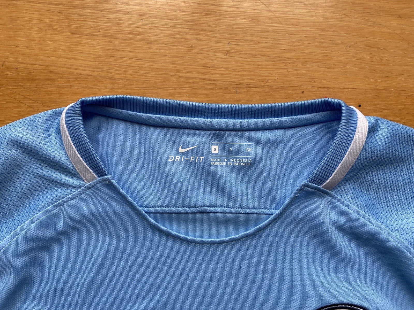 Camiseta De Bruyne Manchester City 17-18 Legend - detalle del cuello