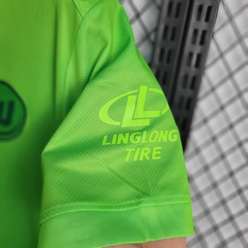 Camiseta Feminina Wolfsburg 24/25 Home - detalle del cuello
