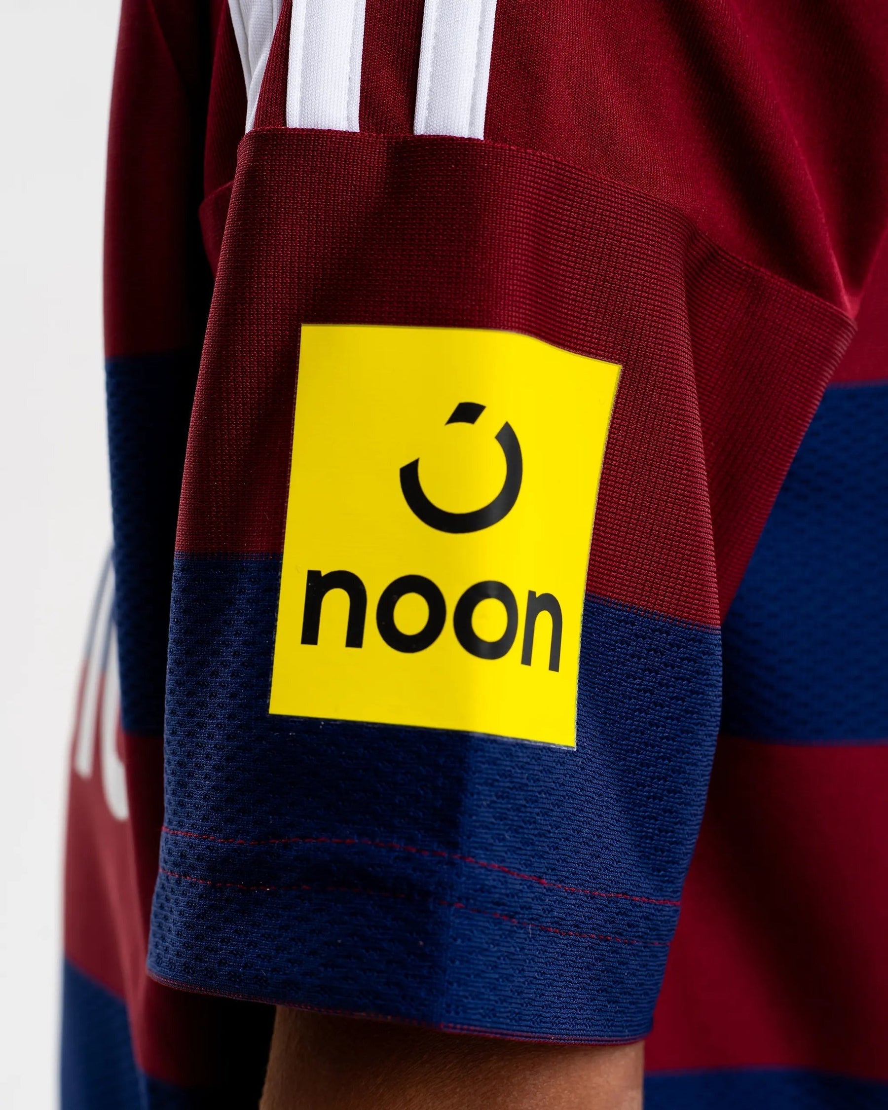 Kids Newcastle 24/25 Away - detalle del cuello