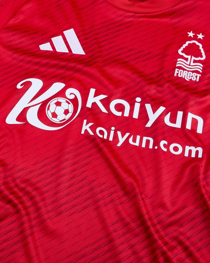 Camiseta Nottingham Forest Femenino 24/25 Home - detalle de la manga