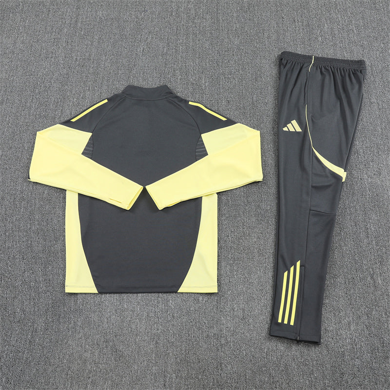 Training Suit Real Madrid 25/26 - Winter - detalle del cuello