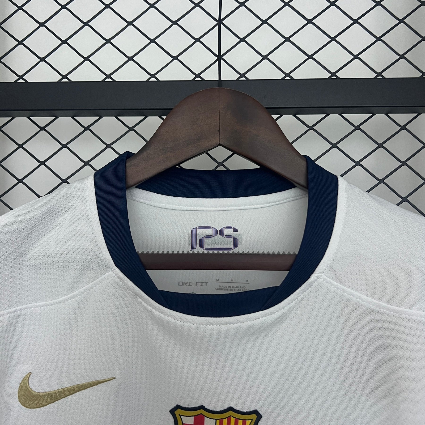 Camiseta FC Barcelona 25/26 joint edition - detalle de la manga
