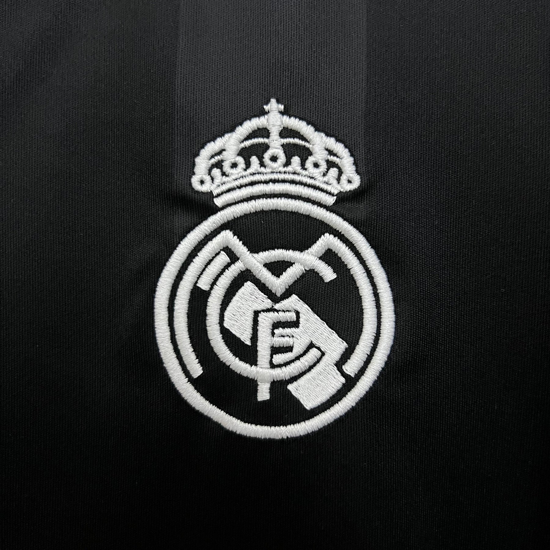 Camiseta Real Madrid 25/26 Special Edition - detalle de la manga