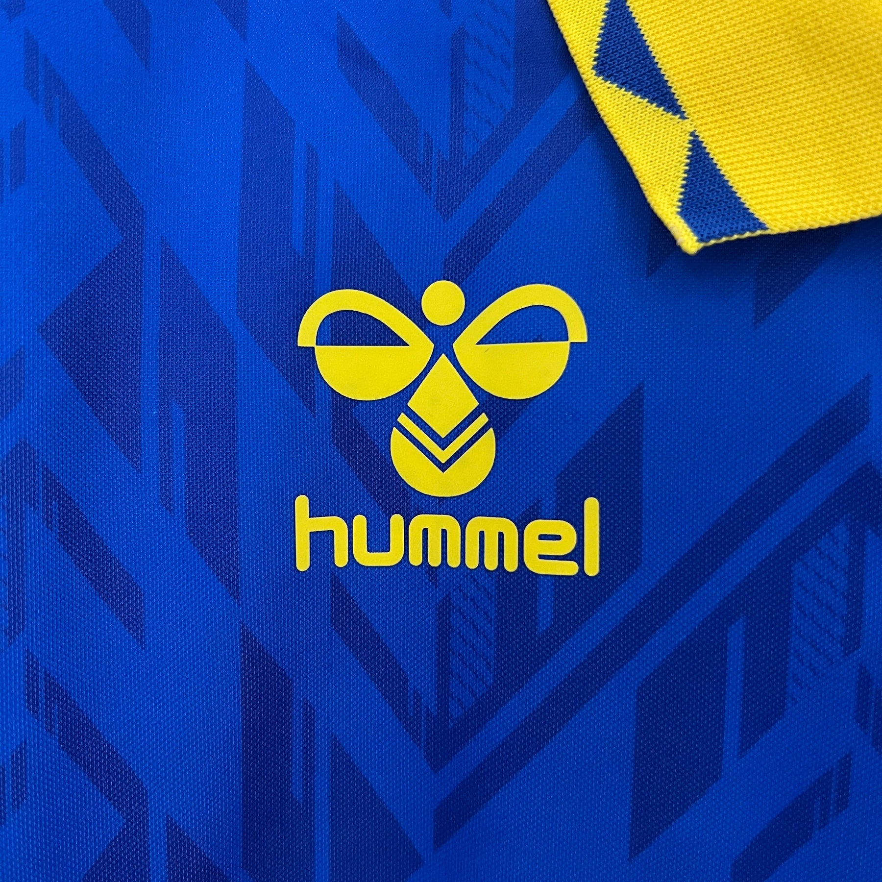 Camiseta Las Palmas 24/25 Away - detalle del cuello