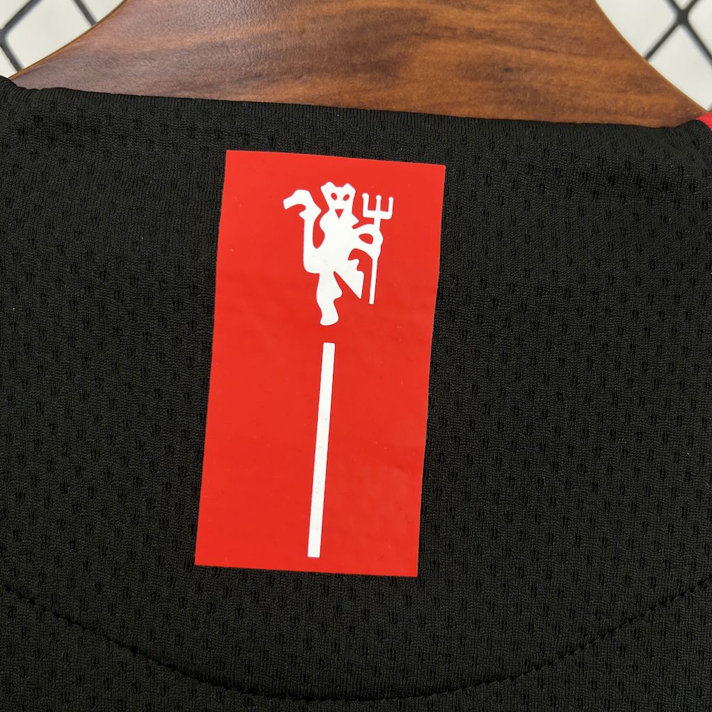Camiseta do Manchester United Retrô 2007/08 Third - detalle del cuello