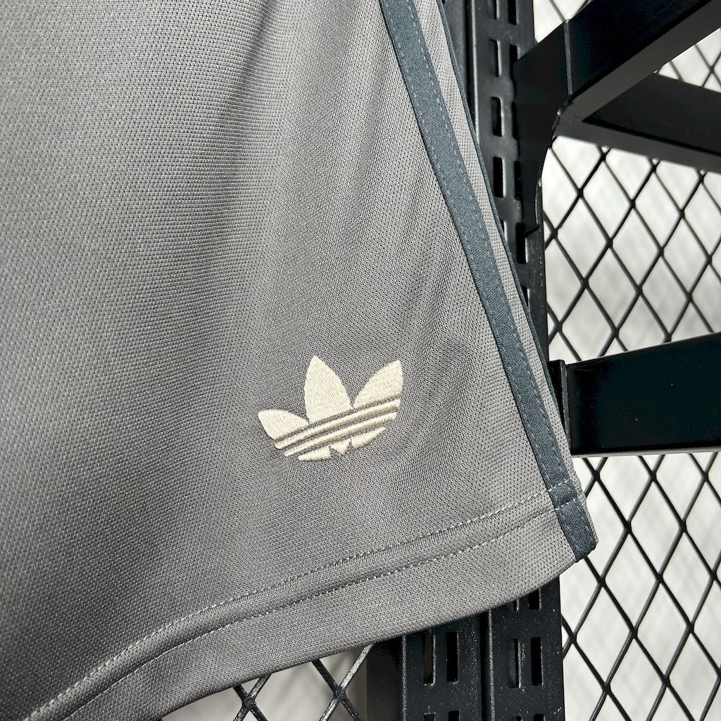 Shorts Real Madrid 2024/25 Third - detalle del cuello