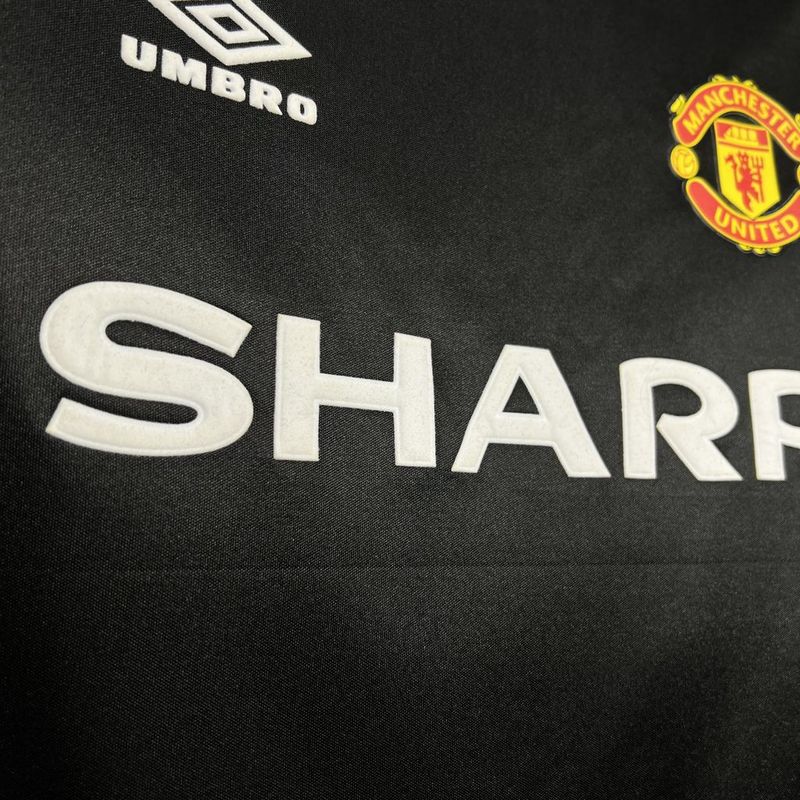 Camiseta do Manchester United Retro lll 1998/99 - detalle del cuello