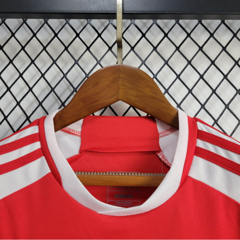 Kids Internacional l 2024∕25 - detalle del cuello