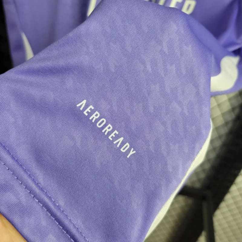 Camiseta 24∕25 Real Madrid Roxa - detalle del cuello