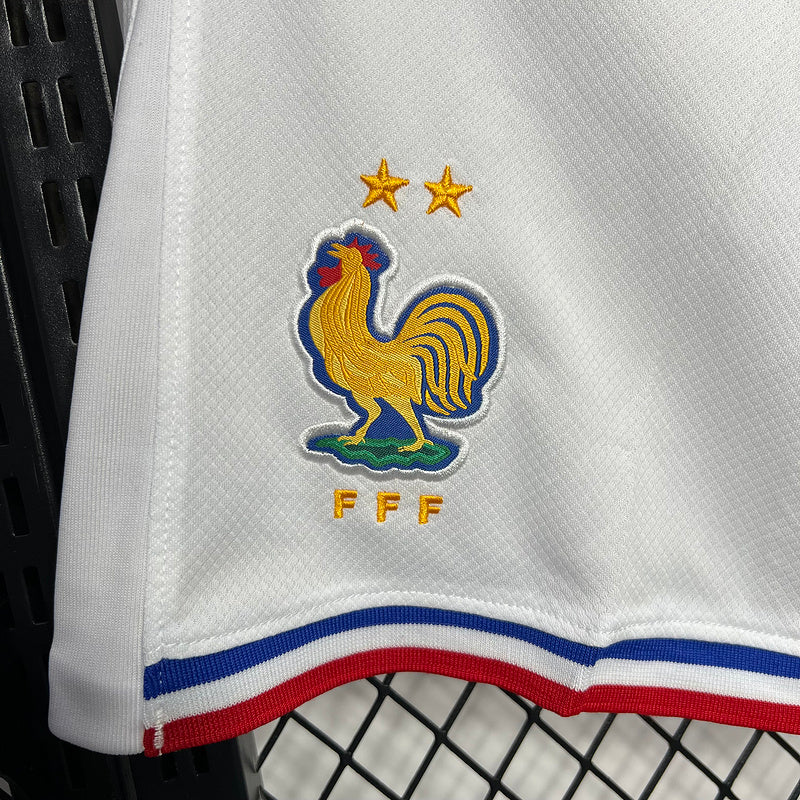 Shorts França ll 2024/25 - detalle del cuello