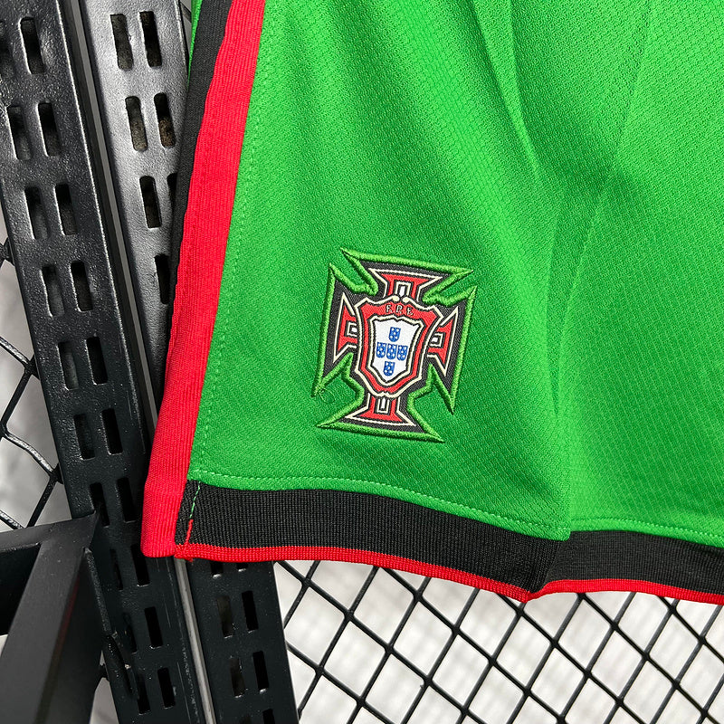 Shorts Portugal l 2024/25 - detalle del cuello