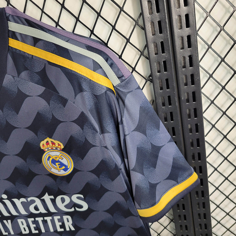 Camiseta 23∕24 Real Madrid ll - detalle del cuello