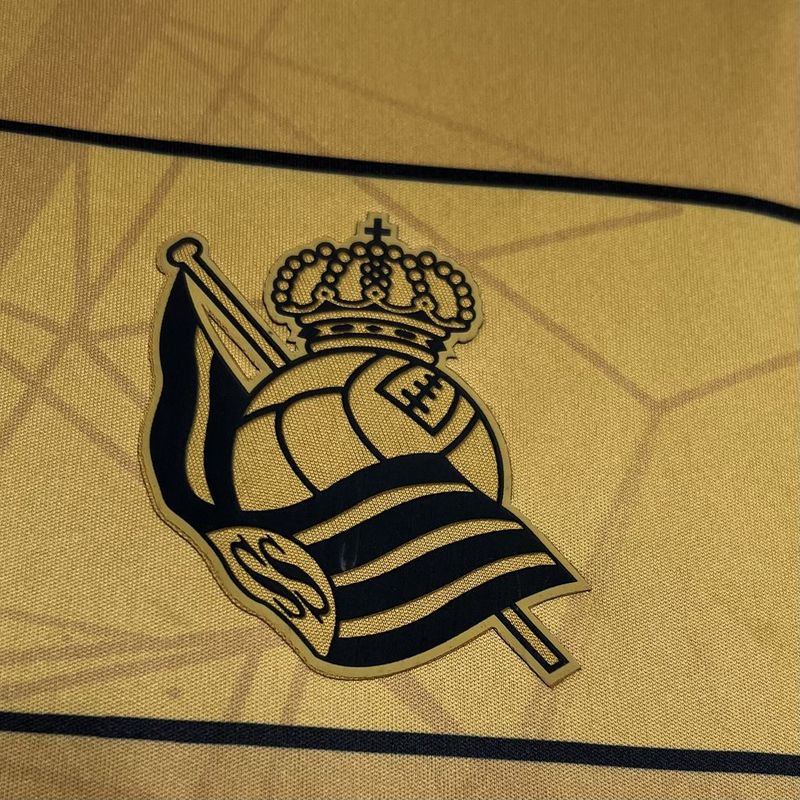 Camiseta Real Sociedade II 24/25 - Amarelo - detalle del cuello