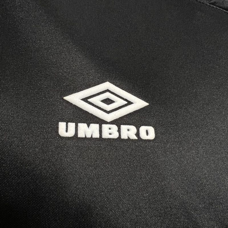 Camiseta do Manchester United Retro lll 1998/99 - tejido y acabado