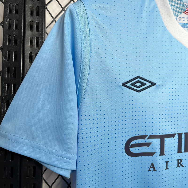 Camiseta Manchester City l Retro 2011/12 - detalle del cuello