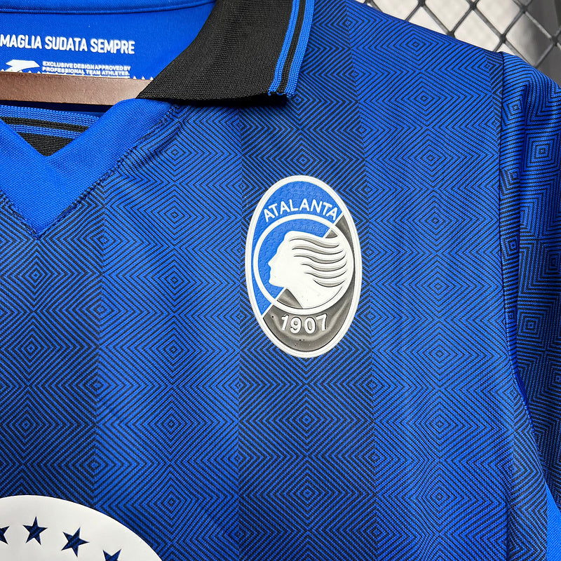 Atalanta 24/25 Azul - detalle del cuello