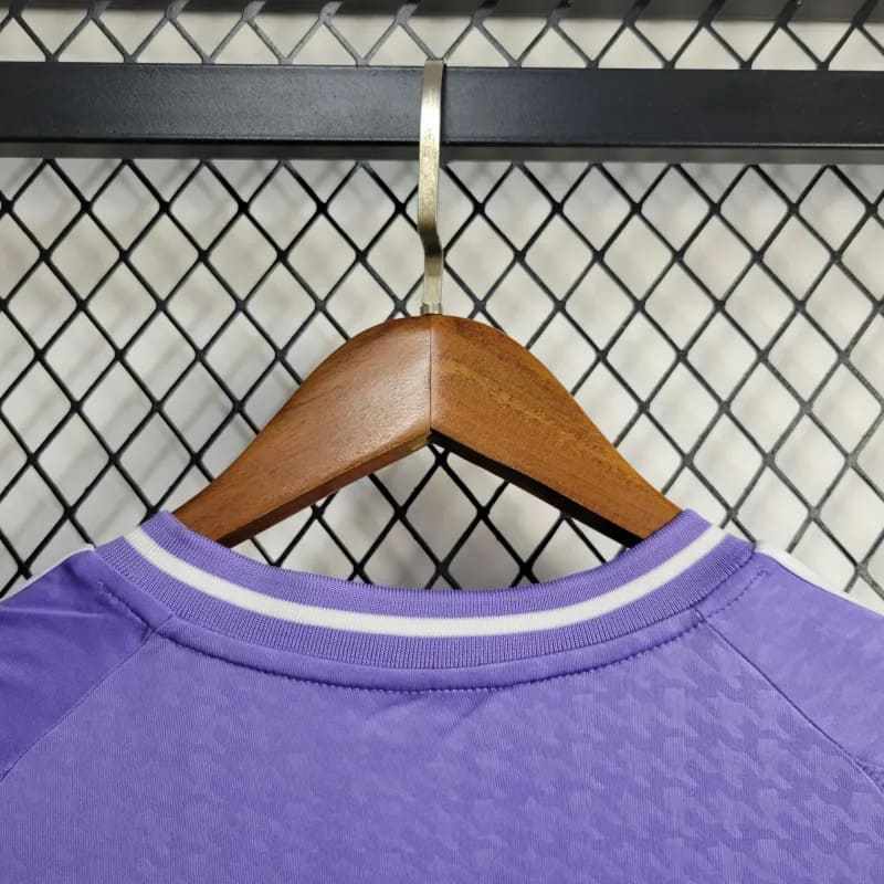 Camiseta 24∕25 Real Madrid Roxa - tejido y acabado