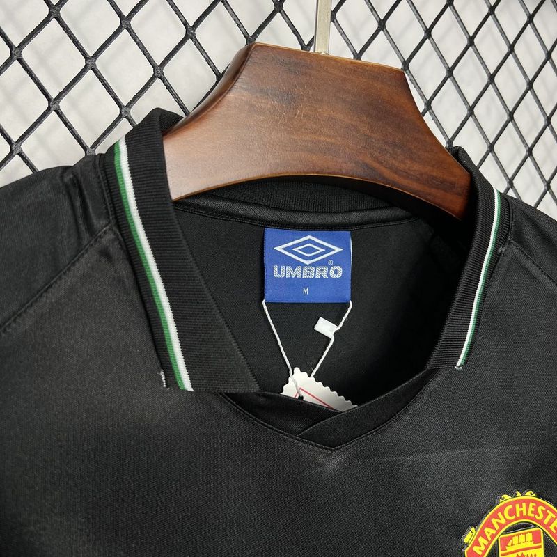 Camiseta do Manchester United Retro lll 1998/99 - vista frontal