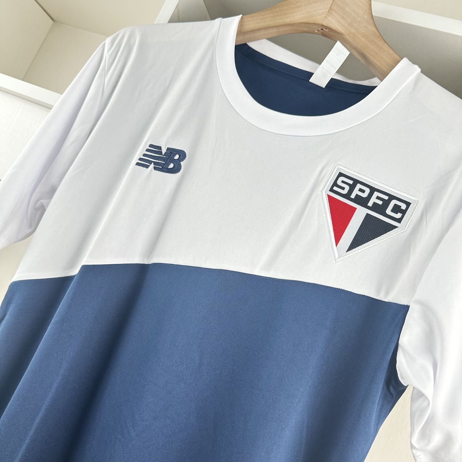 Camiseta 24∕25 São Paulo ll - Branco e Azul - vista trasera
