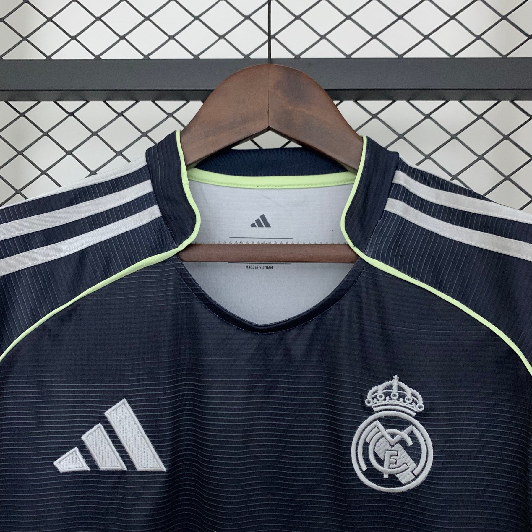 Camiseta Real Madrid 25/26 Away - vista trasera