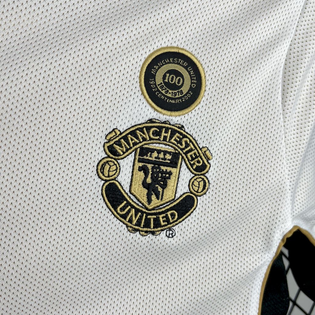 Camiseta do Manchester United Retrô 2001/02 Centenary Reversible - detalle de la manga
