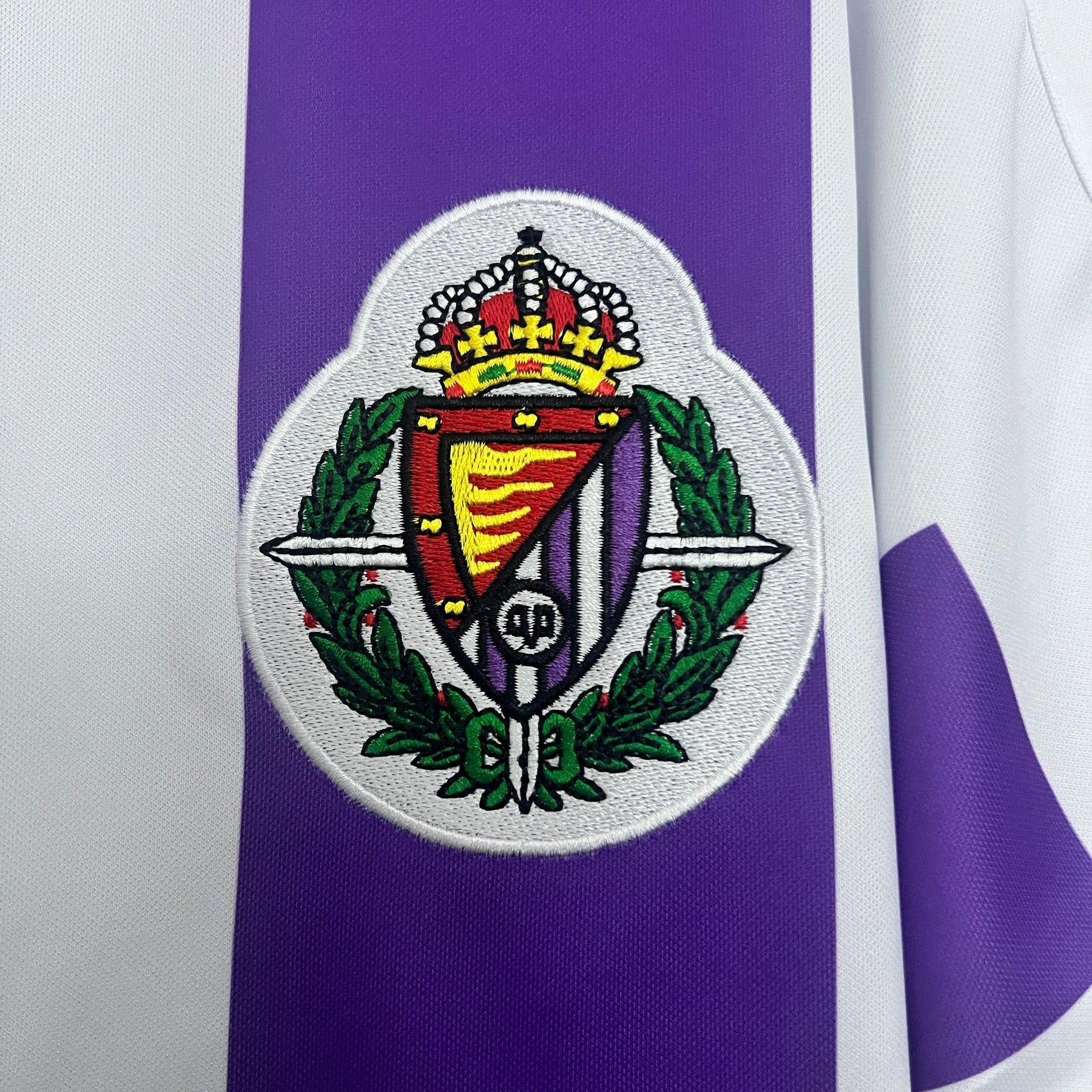 Camiseta Valladolid Retrô 95/96 Home - detalle del cuello