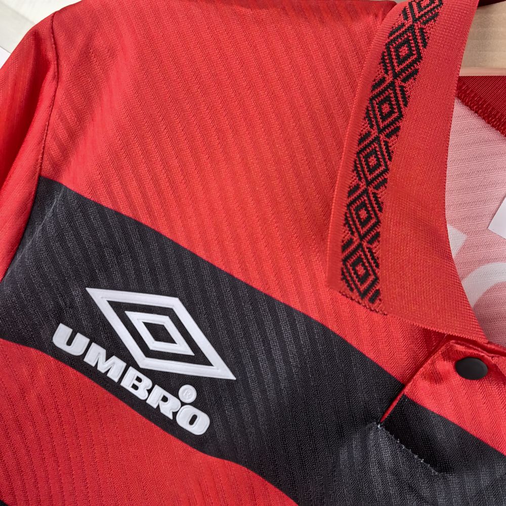 Camiseta Flamengo Retrô 1994 Manga Longa - detalle del cuello