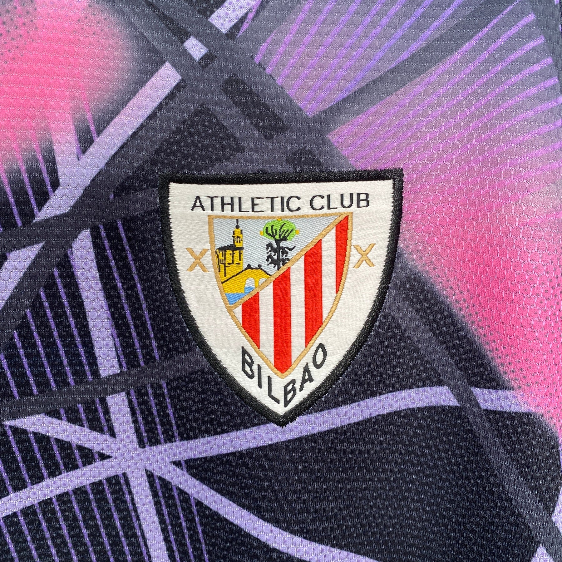 Camiseta Athletic Bilbao 24/25 - Roxo e Rosa - detalle del cuello