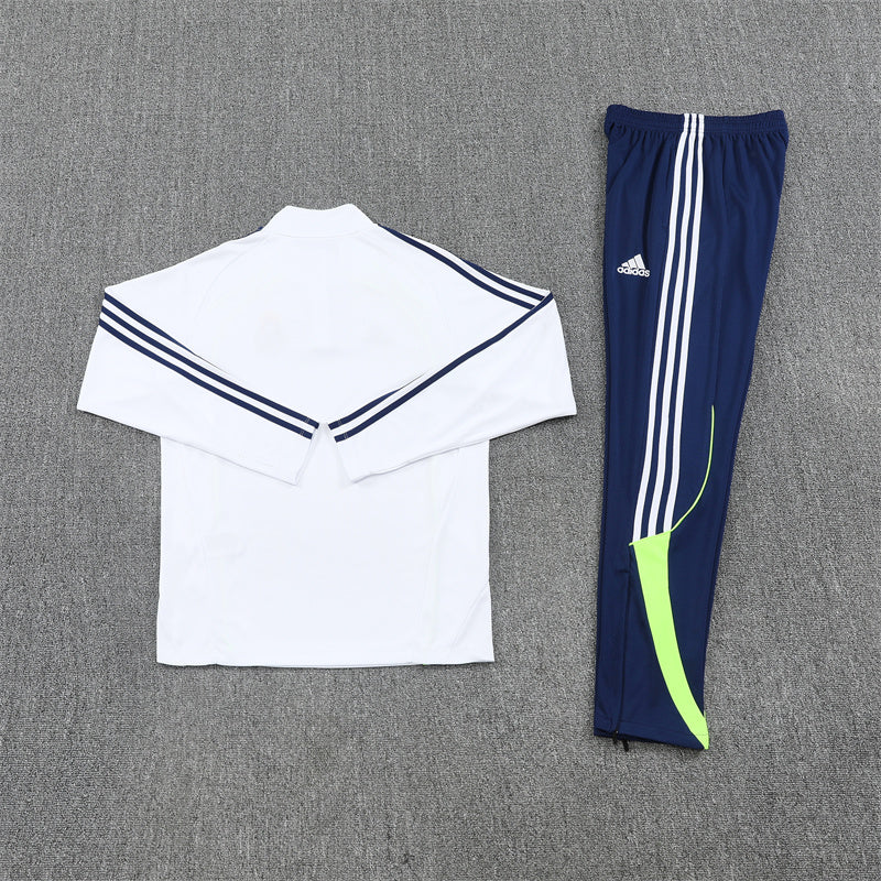 Training Suit Real Madrid 25/26 - Winter - detalle del cuello