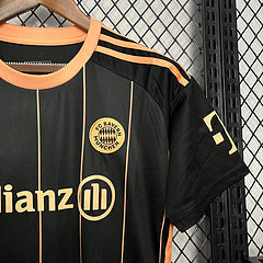 Camiseta 24∕25 Bayern Munich Special Edition - detalle de la manga